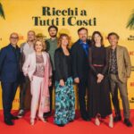 Netflix presenta RICCHI A TUTTI I COSTI con Christian De Sica e Angela Finocchiaro
