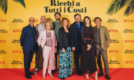 Netflix presenta RICCHI A TUTTI I COSTI con Christian De Sica e Angela Finocchiaro