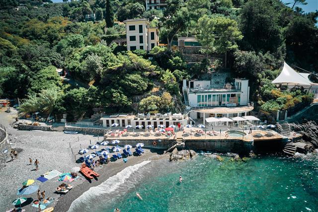 Marina di Bardi Beach Club, la spiaggia esclusiva sulla Portofino Coast