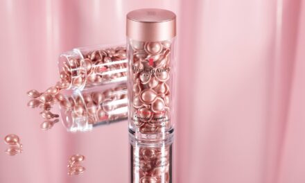 Elizabeth Arden presenta NEW Retinol + HPR Ceramide Capsules