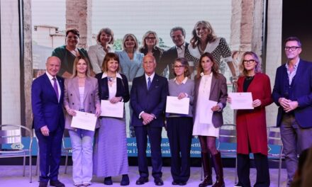 Il Museo Nicolis ha ricevuto il ”Premio Eccellenza 2024” – Consegnato a Silvia Nicolis da Angelo Sticchi Damiani, Presidente dell’Automobile Club d’Italia  