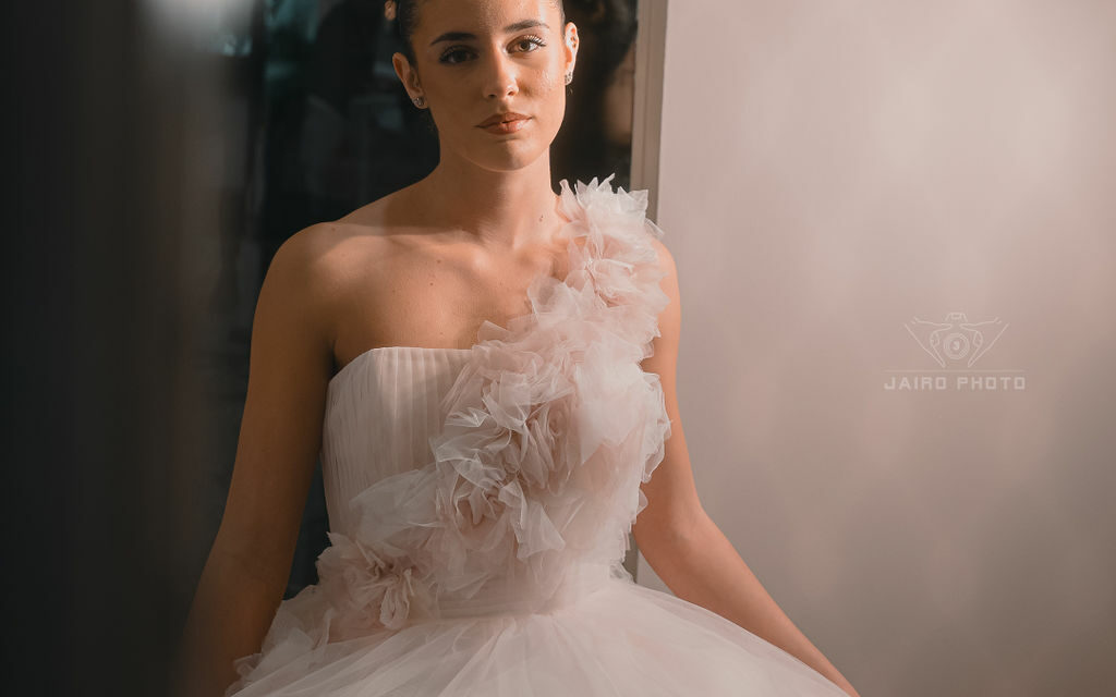 Atelier Anna T. ha presentato le nuove collezioni sposa e sposo 2025 con un raffinato cocktail party